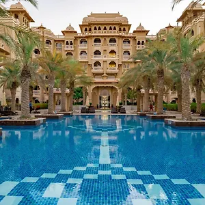  Apartment Higuests - Luxurious 1br In Palms With Private Access United Arab Emirates