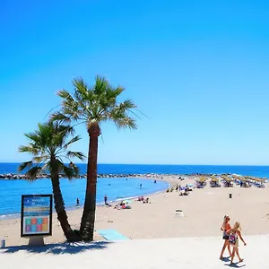  Apartment Beachfront Luxury Apartment, Puerto Banus, Spain